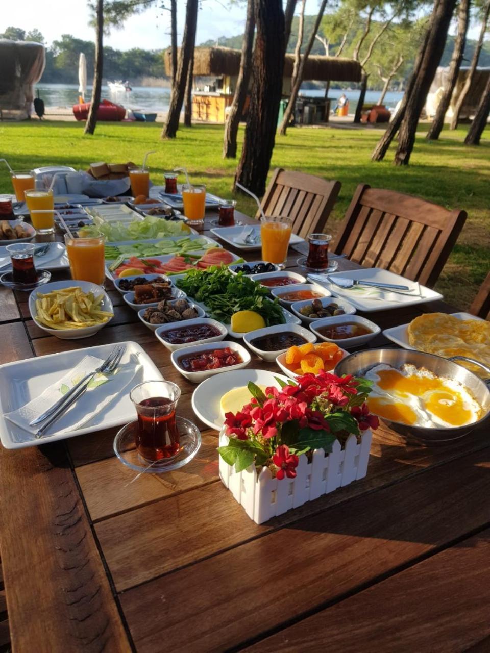 Green Pine Beach & Bungallows ฮิซารูนู ภายนอก รูปภาพ